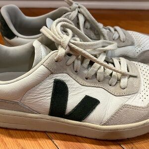 Veja White and Gray Sneakers with Cyprus (green) Logo size 8